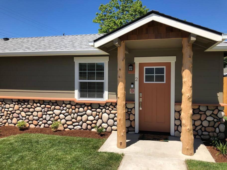 Riverside Cabin 2 Villa Grants Pass Bagian luar foto